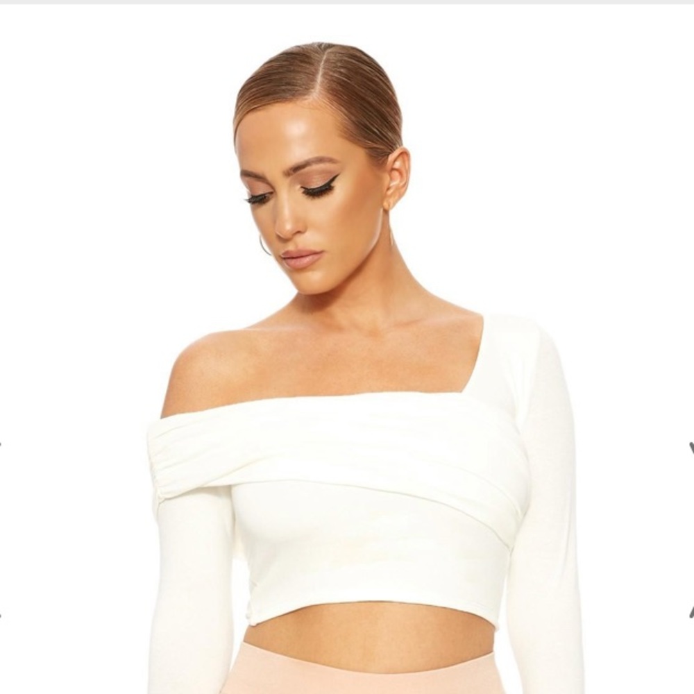 Naked wardrobe give u the cold shoulder crop